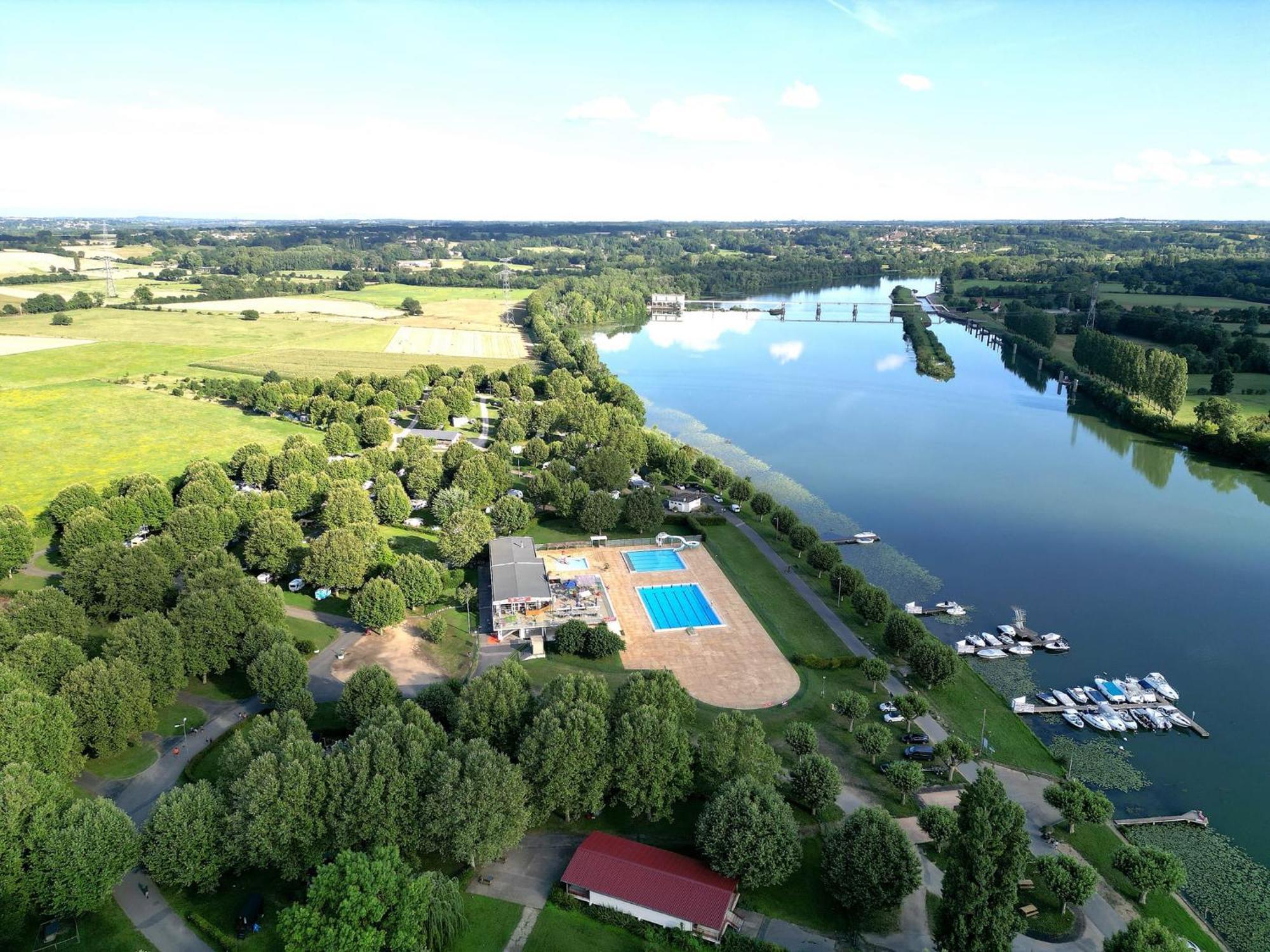 Camping De Thoissey *** Exterior photo